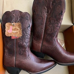 Justin Boots Women’s 7.5c
Style: L2559
NWT